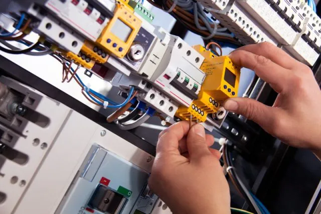 Czym zajmuje się osoba z uprawnieniami elektrycznymi G2?